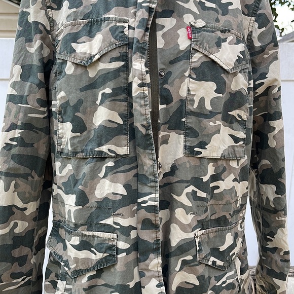 EUC Levi’s Camo lightweight utility Jacket Womens size M - Picture 5 of 17